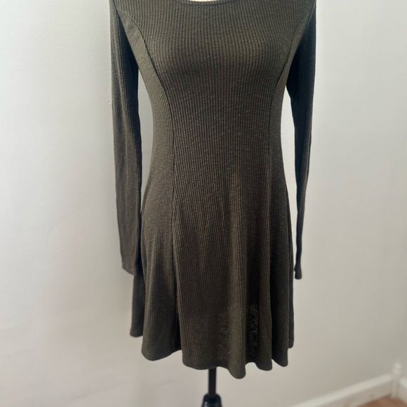 Forever 21 Black A-Line‎ Scoop Neck Dress - Picture 2 of 9